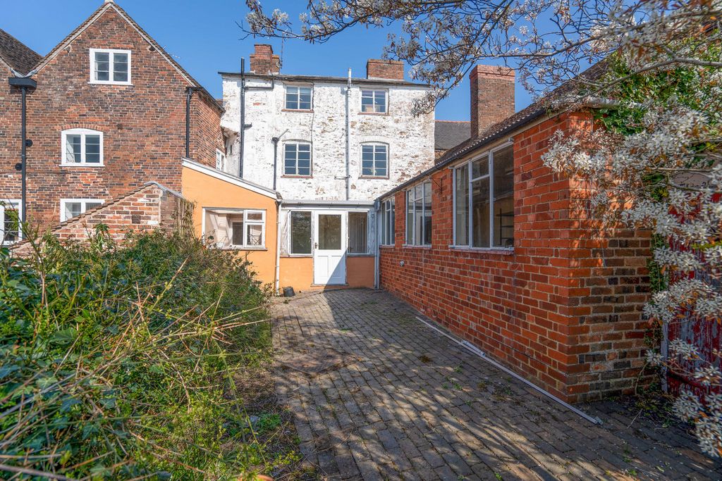 Property photo 2 of 28