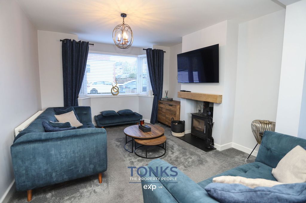 Property photo 2 of 25