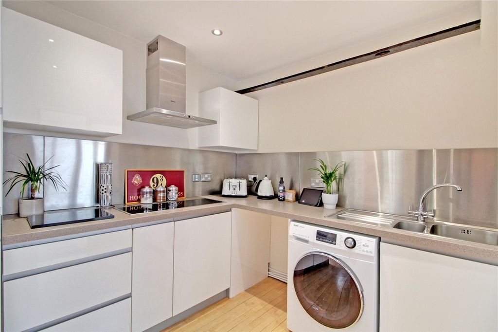 Property photo 3 of 8