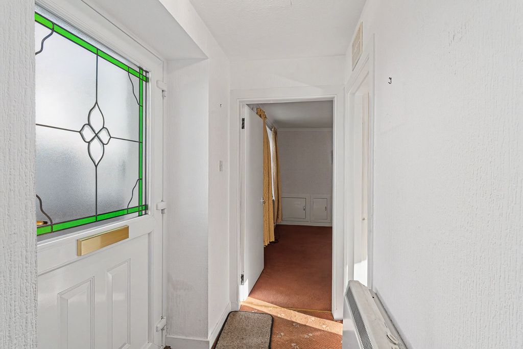 Property photo 2 of 26