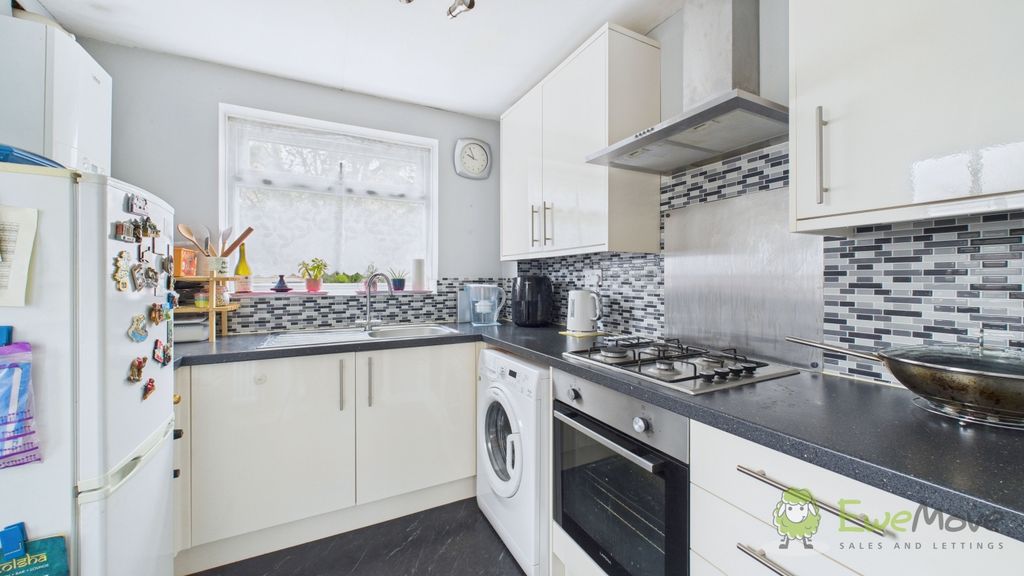 Property photo 3 of 14 Kitchen