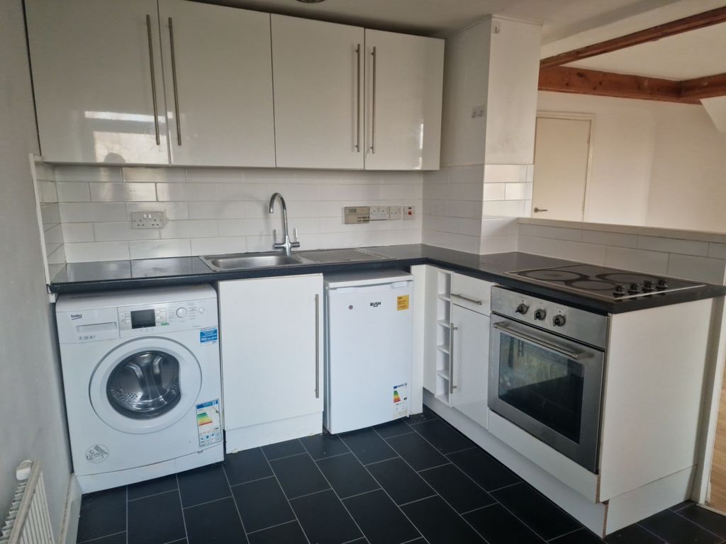 Property photo 3 of 7 Colwyn Road