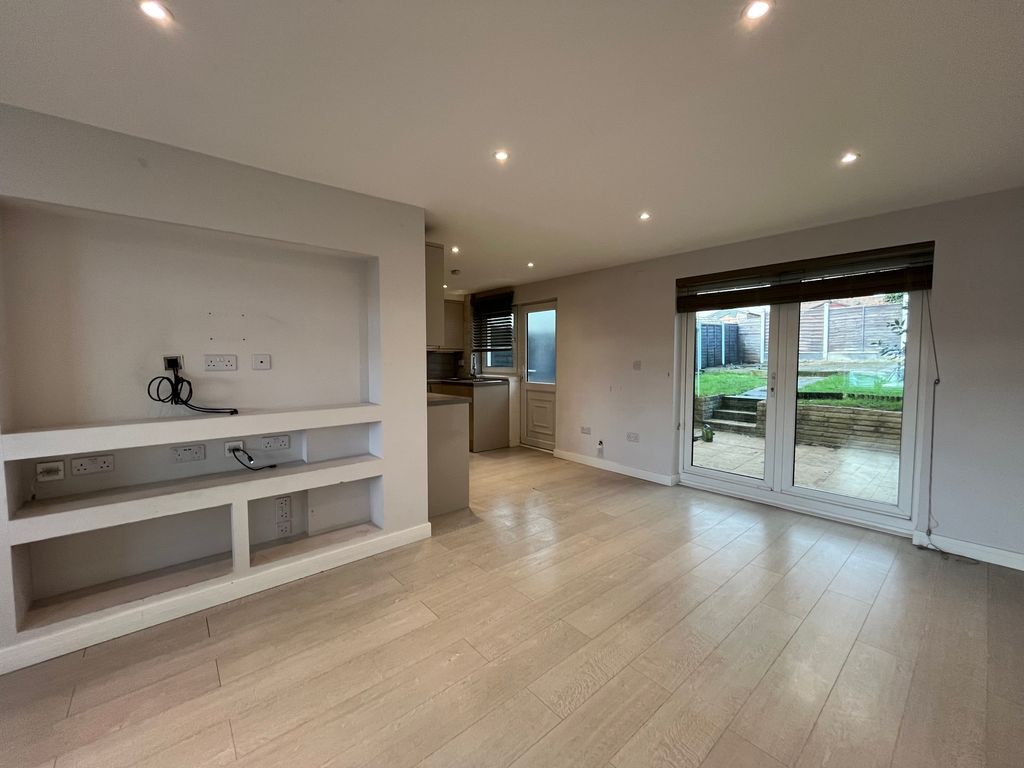 Property photo 2 of 23 Image