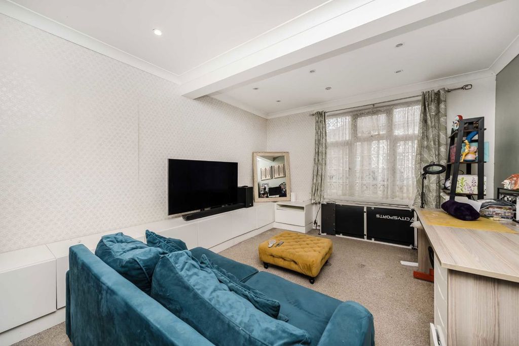 Property photo 2 of 7