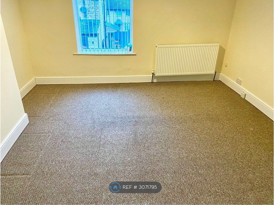Property photo 3 of 8 Large Double Bedroom