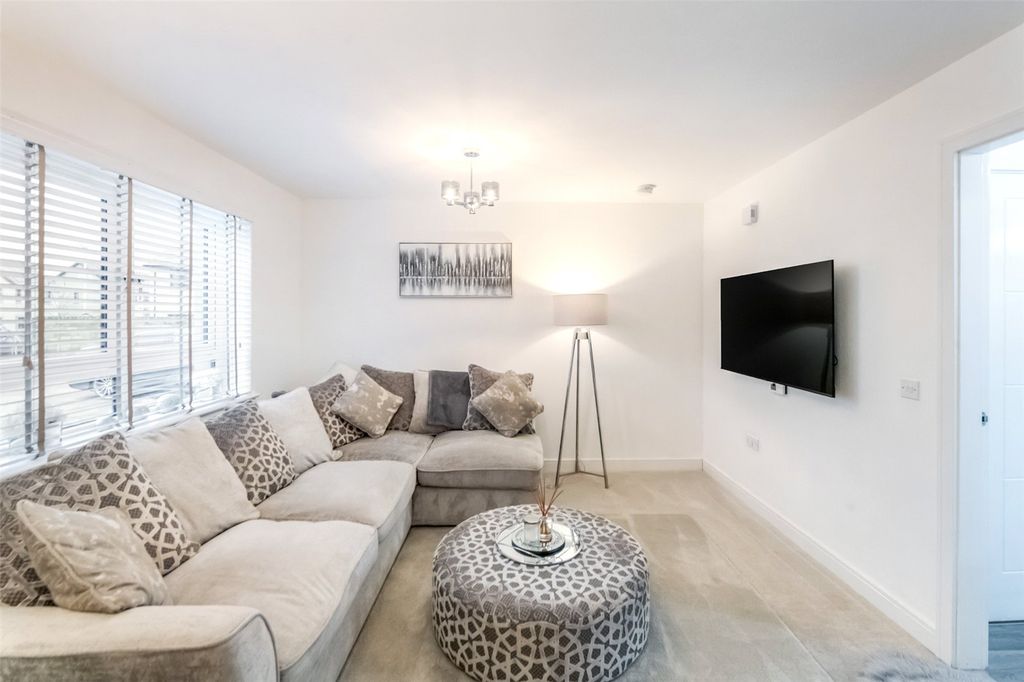 Property photo 3 of 27 Lounge