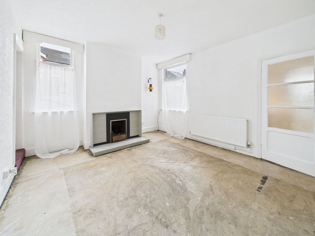 Property photo 3 of 10 Dining Room