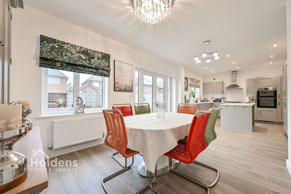 Property photo 2 of 28