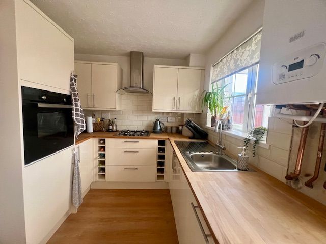 Property photo 2 of 5 Kitchen