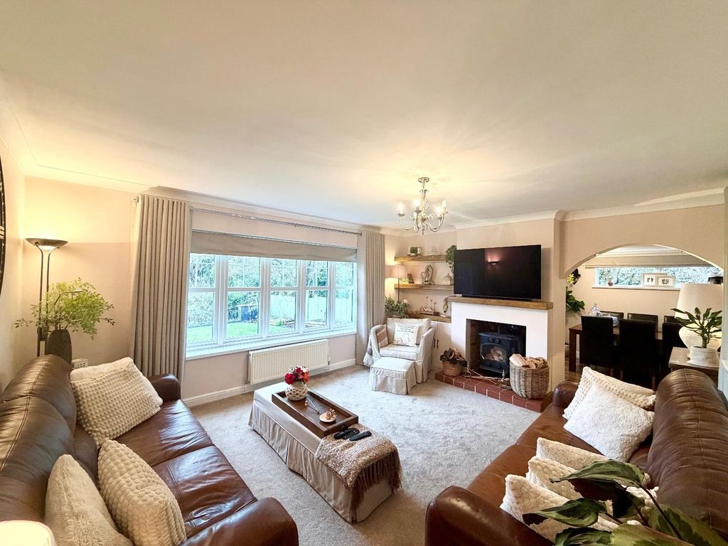 Property photo 2 of 39 Lounge