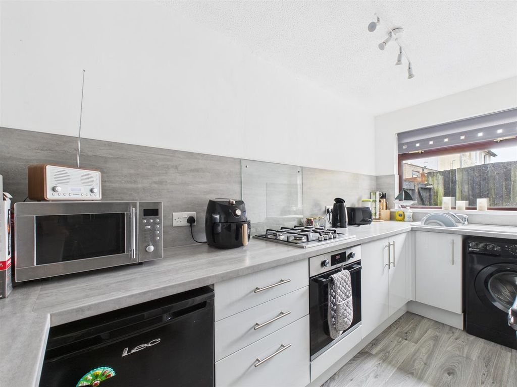 Property photo 2 of 11 Cam02295G0-Pr0281-Still005.Jpg