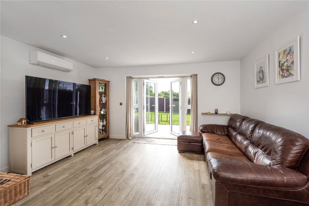 Property photo 3 of 18 Picture No. 05