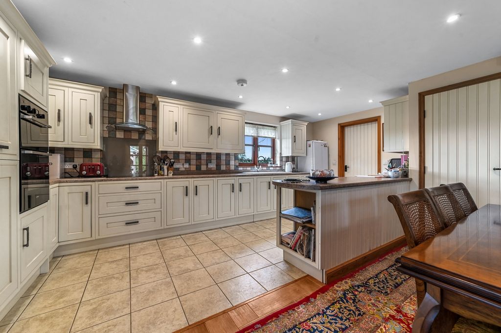 Property photo 2 of 36