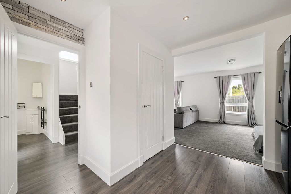 Property photo 2 of 34 Hallway