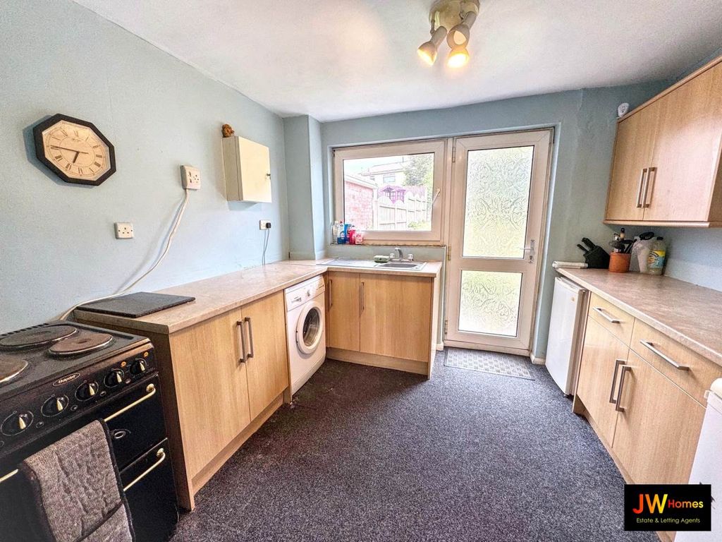 Property photo 3 of 14 Kitchen 1
