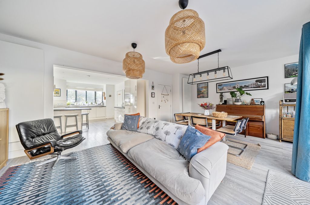 Property photo 1 of 22 Living/Dining Room