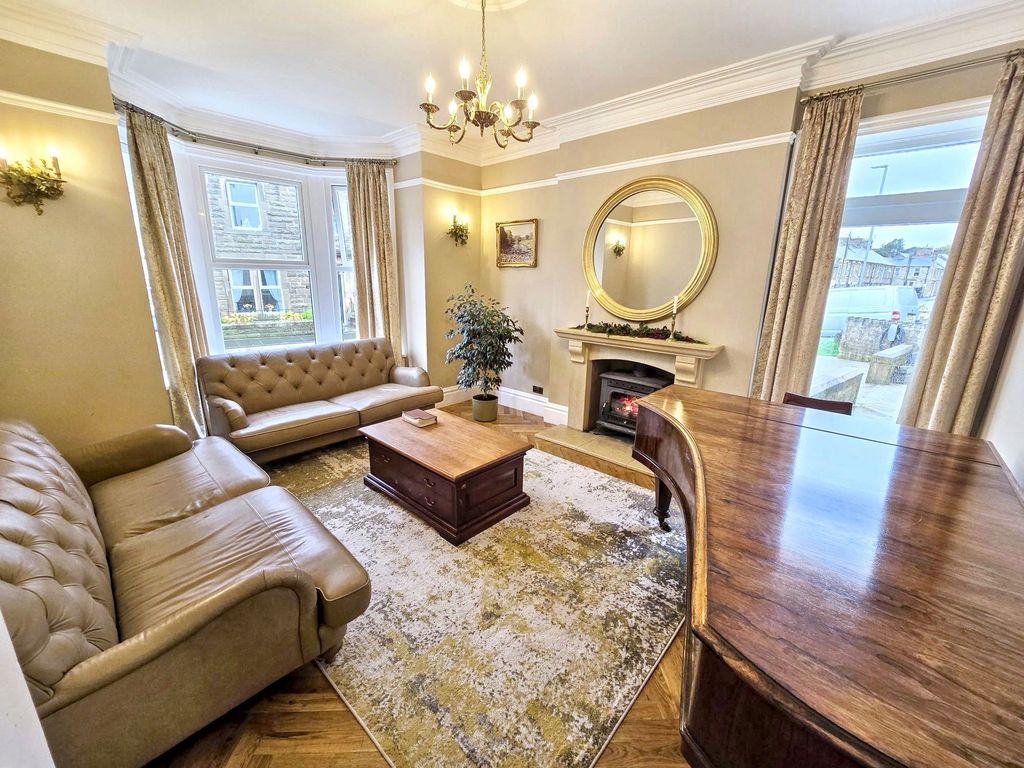 Property photo 3 of 27