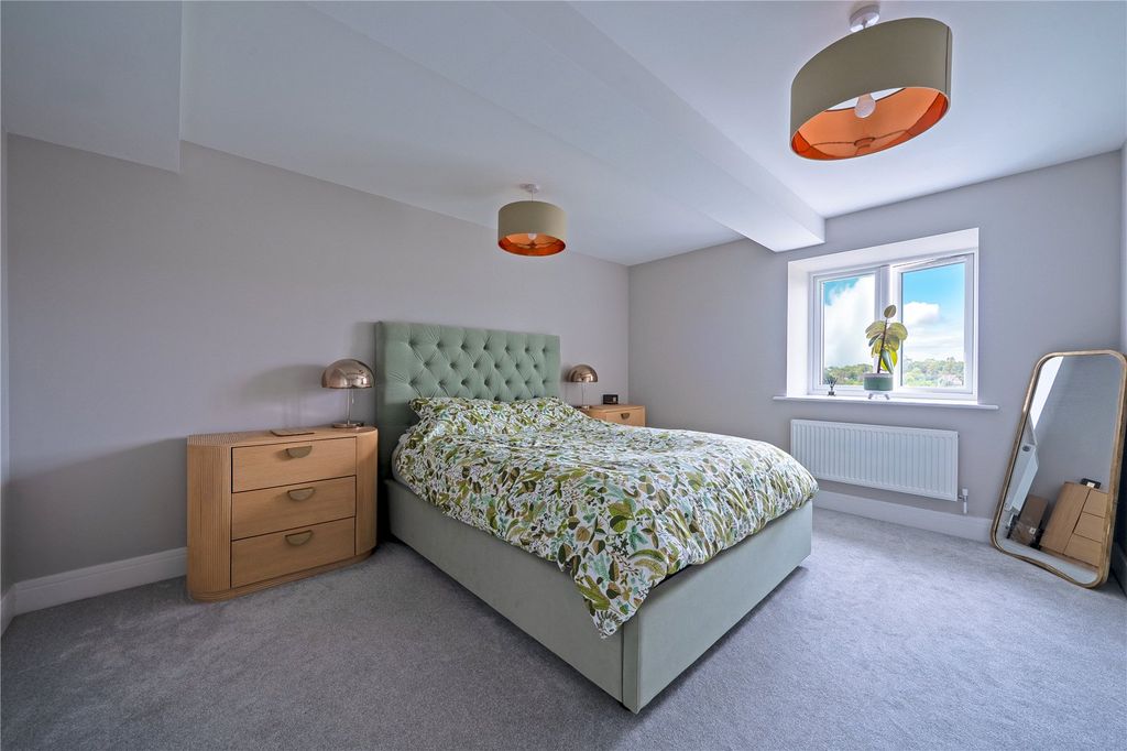 Property photo 3 of 10 Master Bedroom