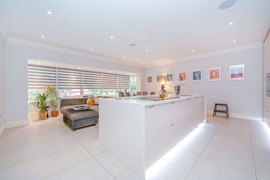 Property photo 3 of 37 Picture No. 02