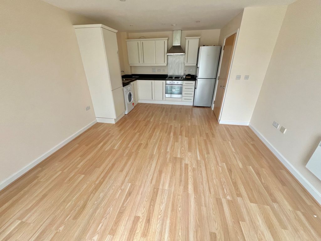 Property photo 3 of 6 Kitchen-Reception