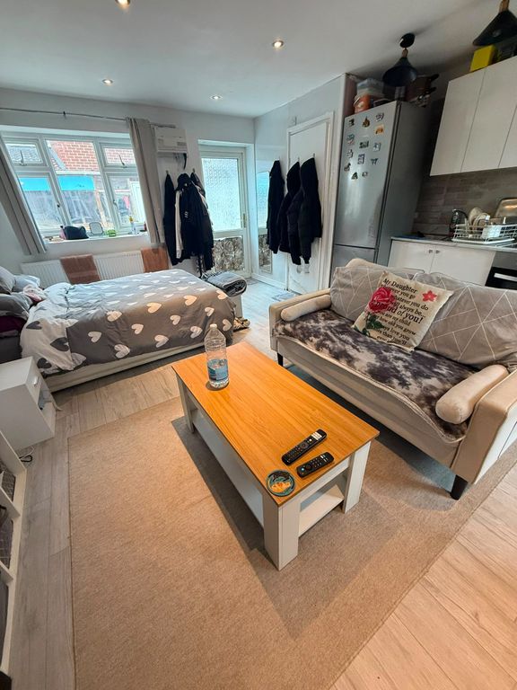 Property photo 1 of 2