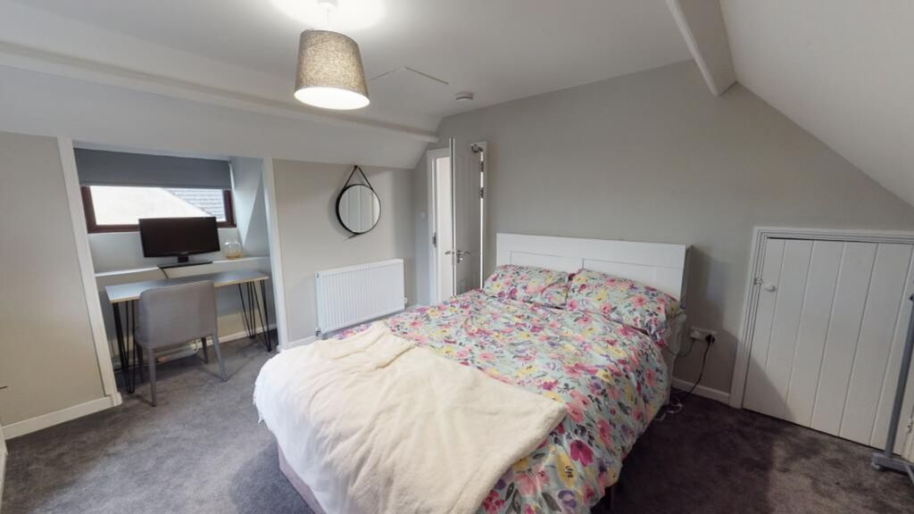 Property photo 3 of 8 A Beautifully Decorated Double Bedroom Featuring A...