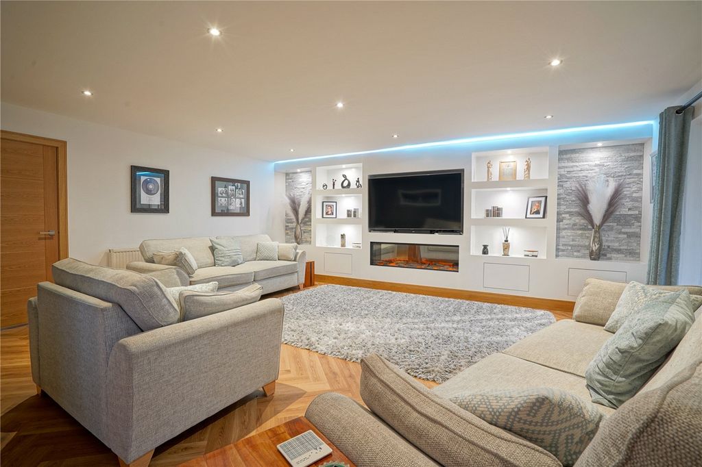 Property photo 2 of 36 Picture No. 27