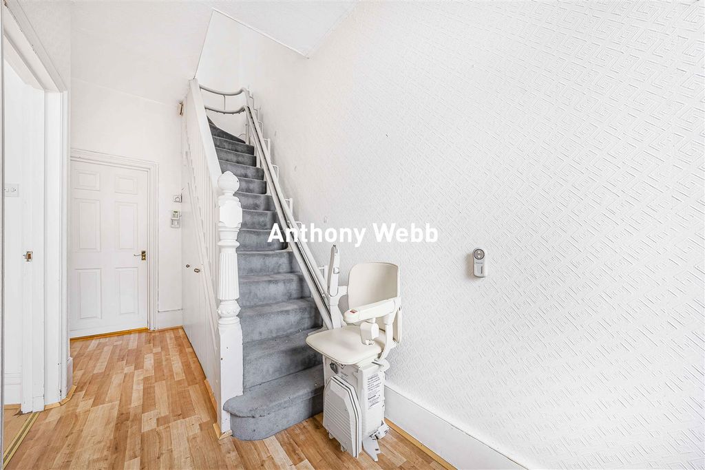 Property photo 3 of 16 Hallway