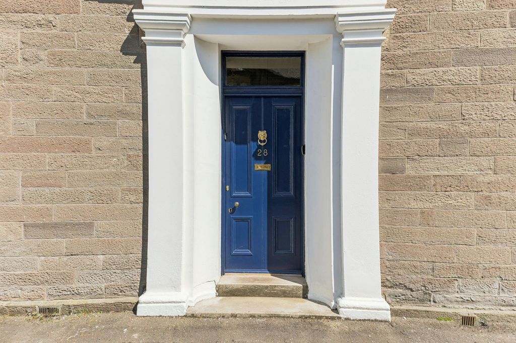 Property photo 2 of 27