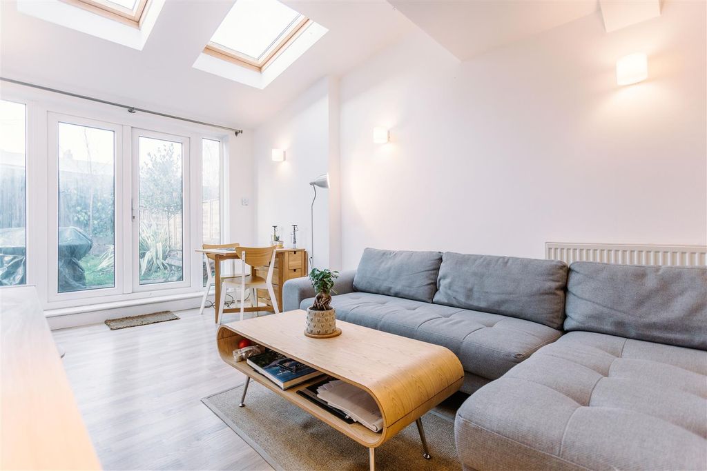 Property photo 2 of 23 Oo_Stapleton Hall Road_Daviesdavies_16.Jpg