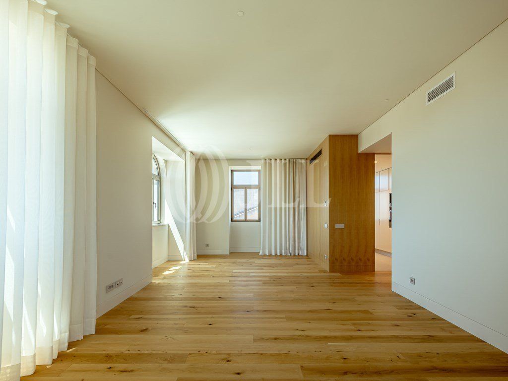 Property photo 2 of 38