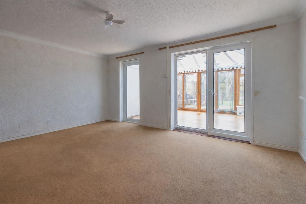 Property photo 3 of 14 Cabc19Fd-8Bc9-418F-A7c2-Ae612A5Fb915.Png