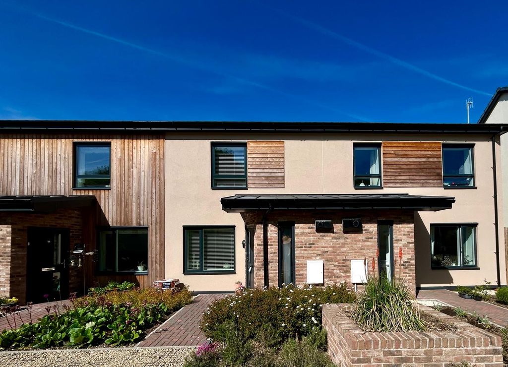 Property photo 1 of 18 1B13B71F-d27F-4F0F-9658-F83Fa365Ebdc