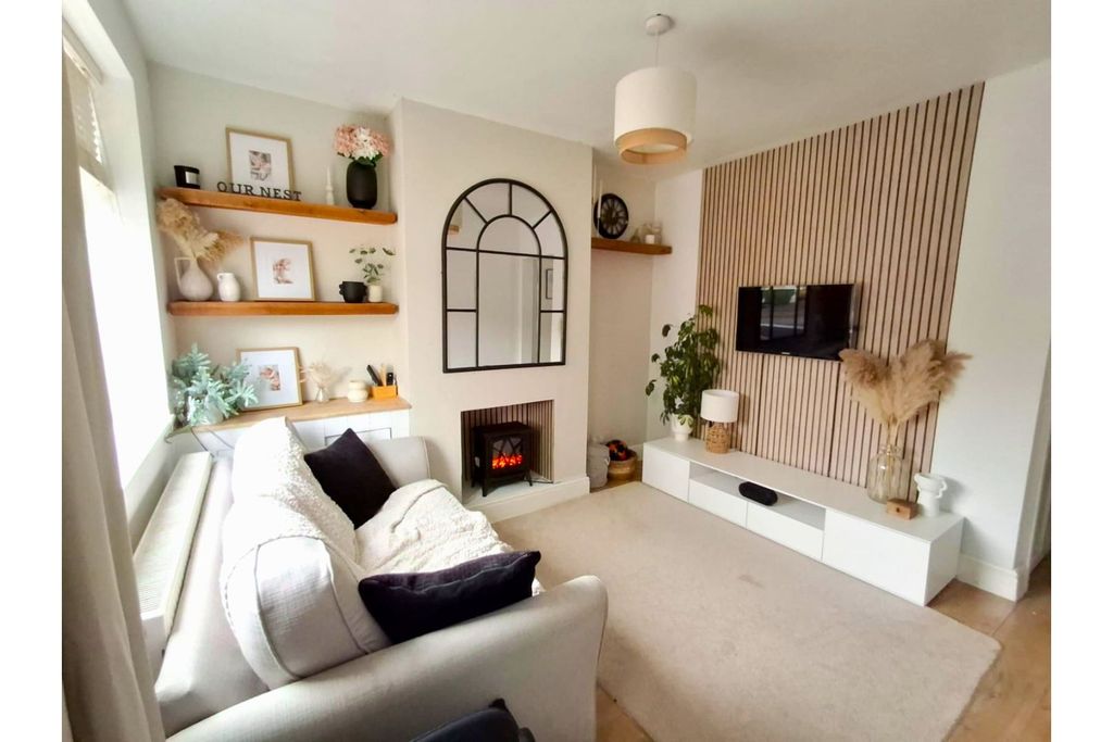 Property photo 1 of 12 Living Room