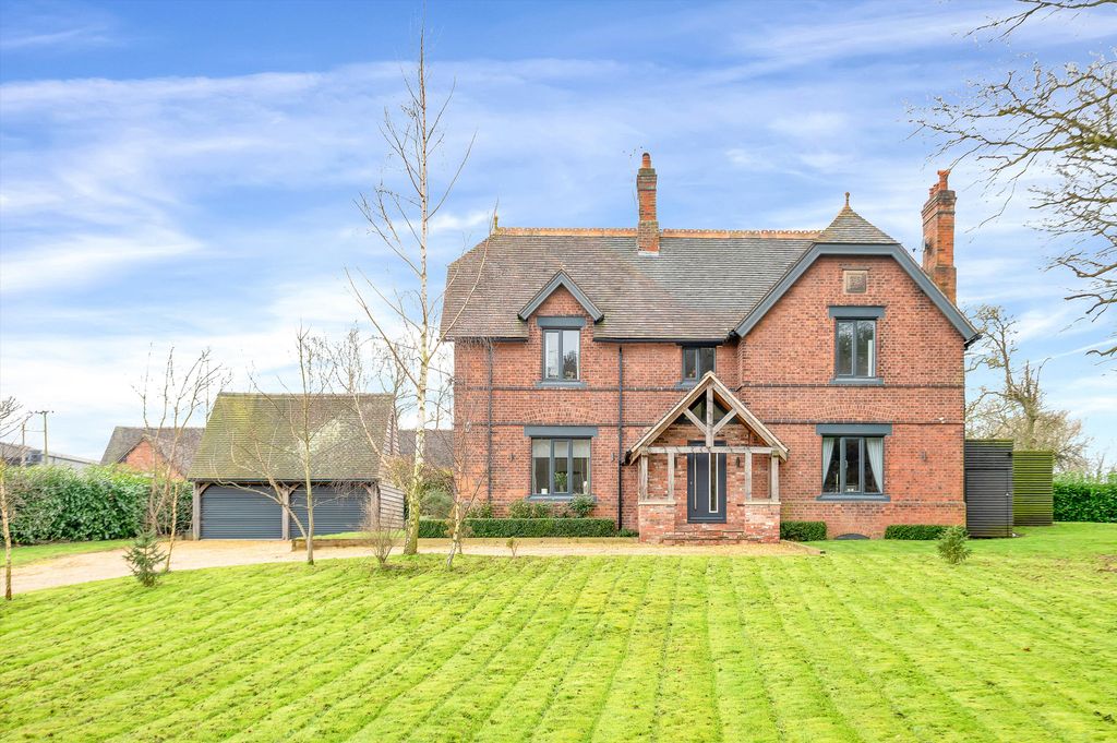 Property photo 1 of 30 Elms Farm