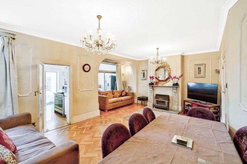 Property photo 3 of 16 Dining Room