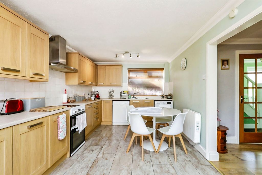 Property photo 2 of 15 Kitchen