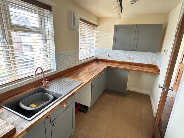 Property photo 3 of 7 Kitchen