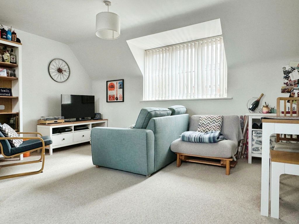 Property photo 3 of 12