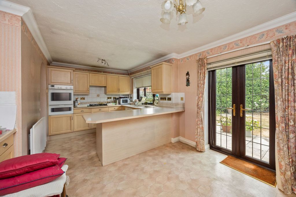 Property photo 2 of 22
