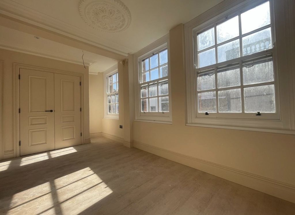 Property photo 3 of 5 Lounge