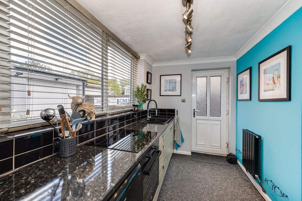 Property photo 2 of 25