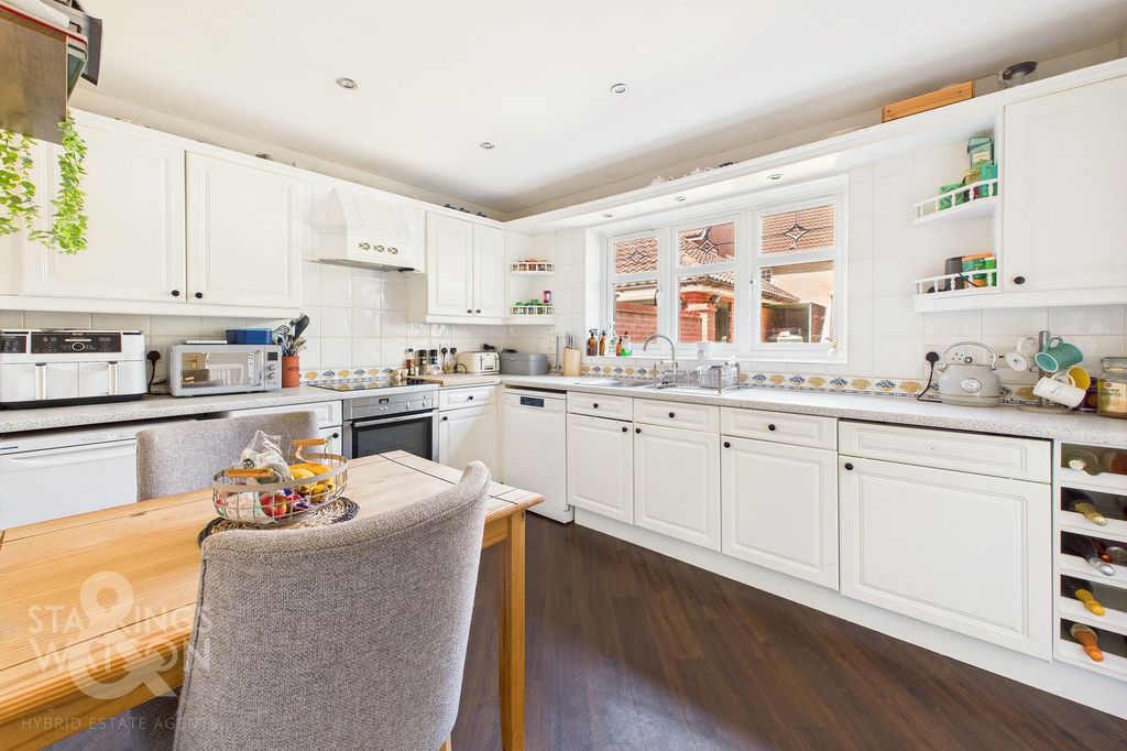 Property photo 3 of 23