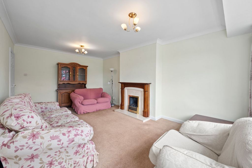 Property photo 2 of 26