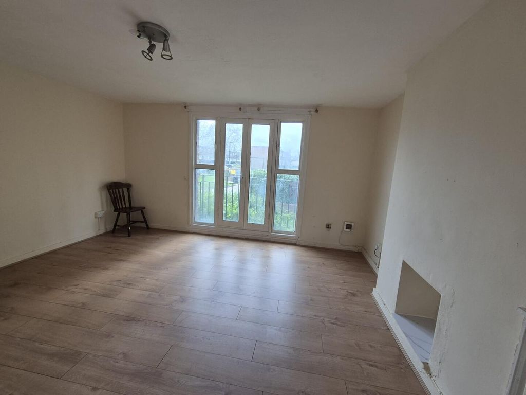 Property photo 1 of 13 Living Room