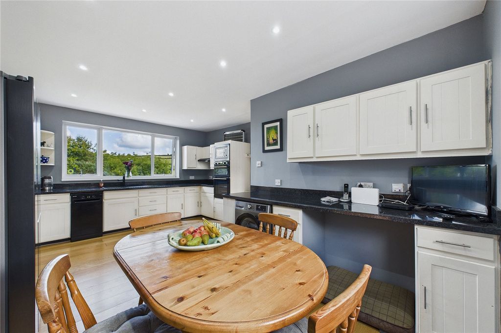 Property photo 2 of 16 Picture No. 13