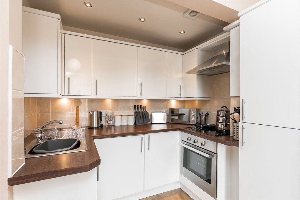 Property photo 2 of 6 Kitchen
