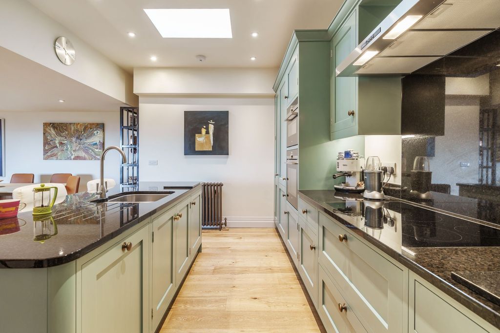Property photo 1 of 18 Kitchen