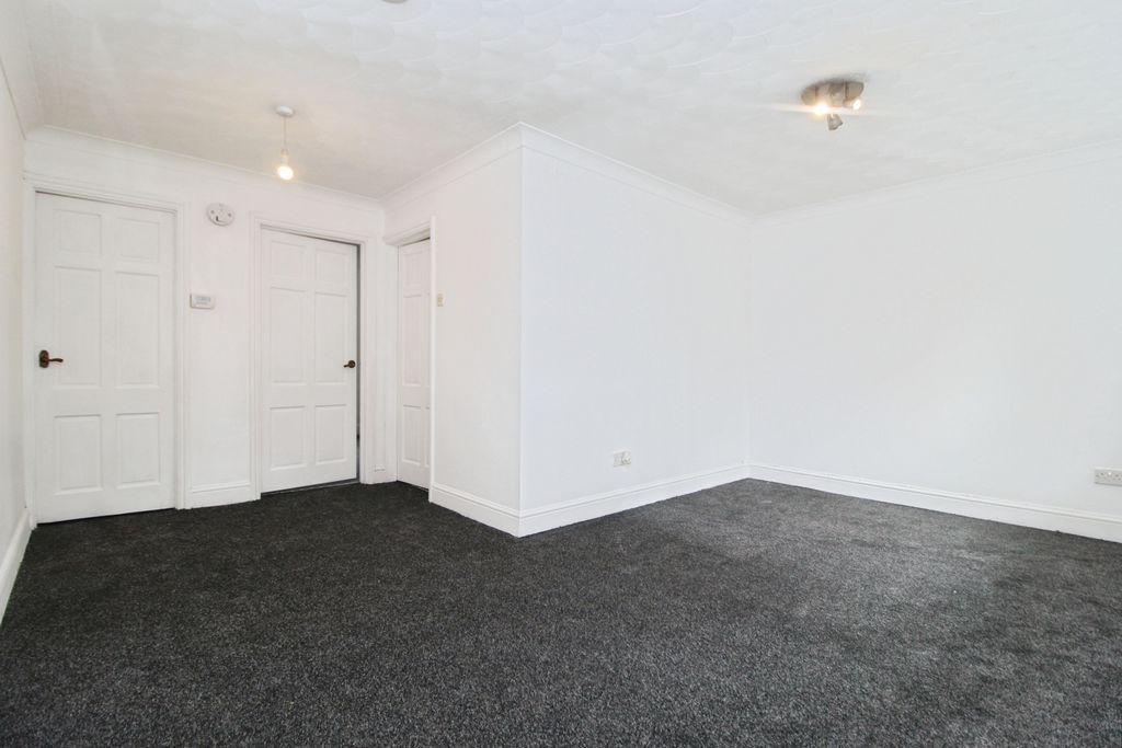 Property photo 2 of 8 Living Room/Diner