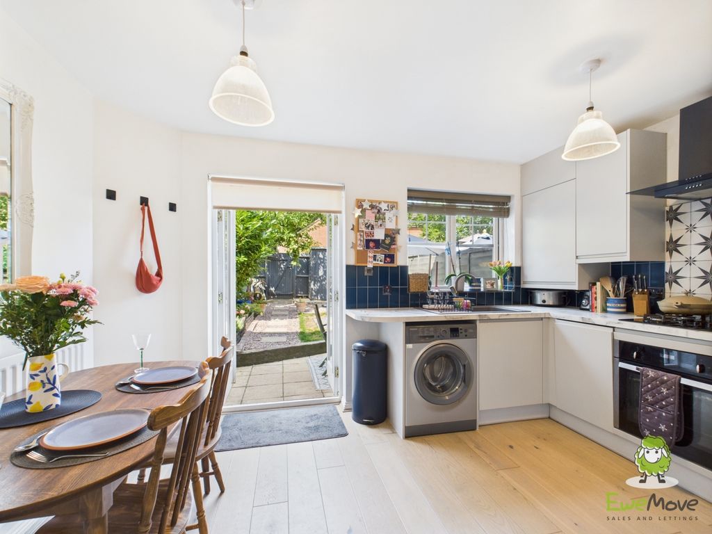 Property photo 3 of 22 Ewemove Basingstoke Estate Agents
